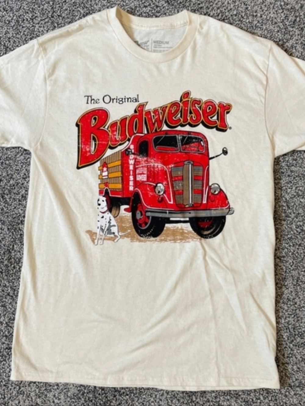 Budweiser Red and Black Vintage Truck Graphic Tee Shirt Men’s Medium